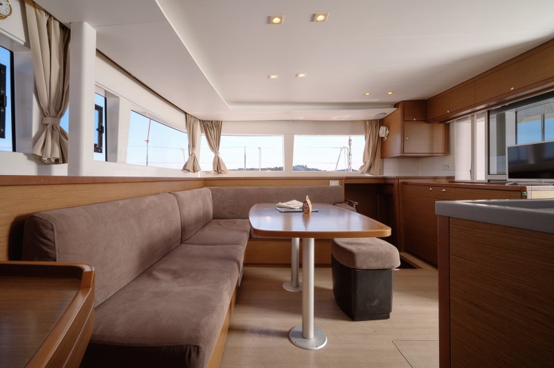 Lagoon 450 — photo 6