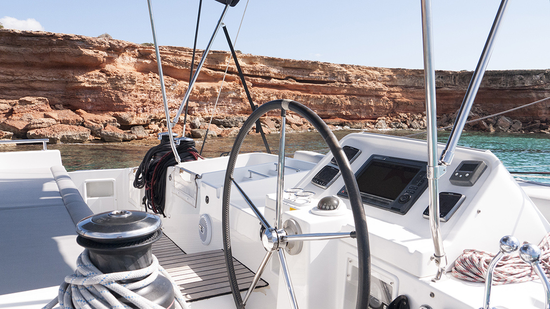 Lagoon 450 — photo 3