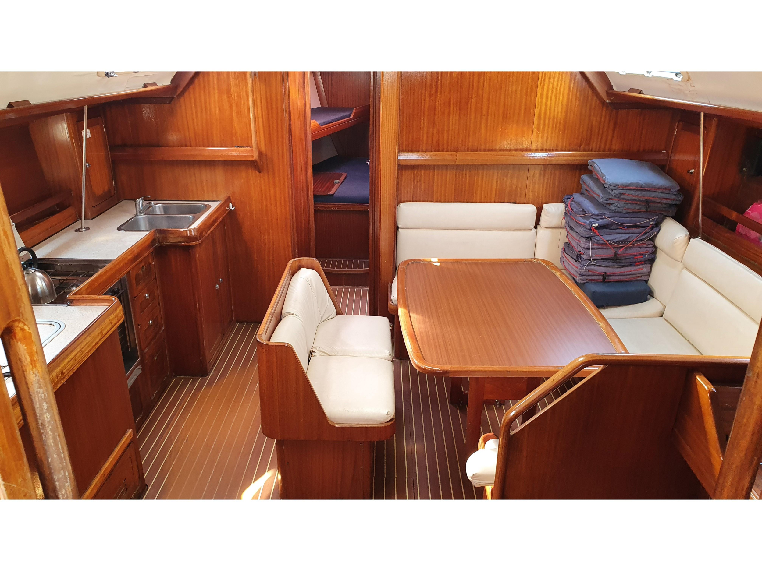 Bavaria 47 — photo 3