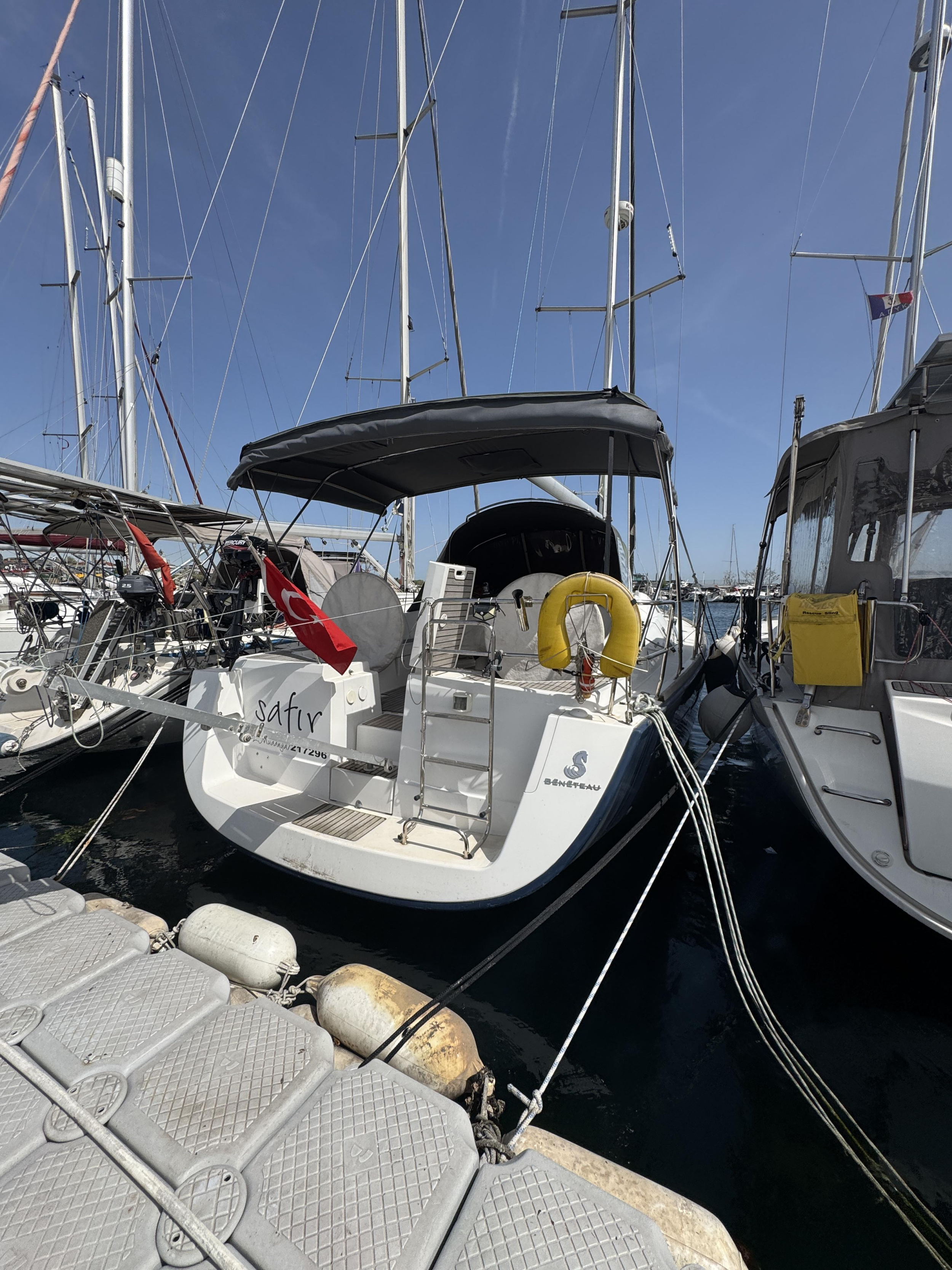 Beneteau Oceanis 40 Safir — photo 1