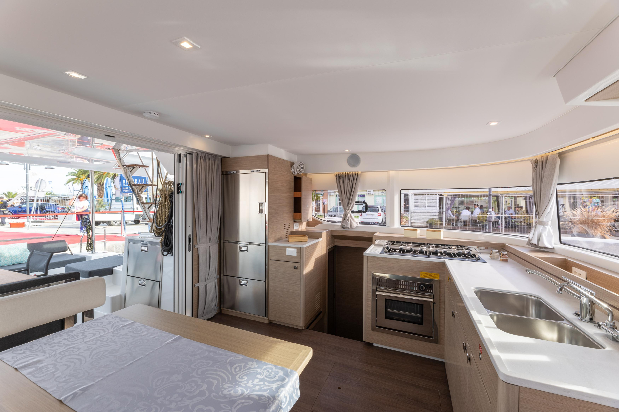 Lagoon 43 — photo 11