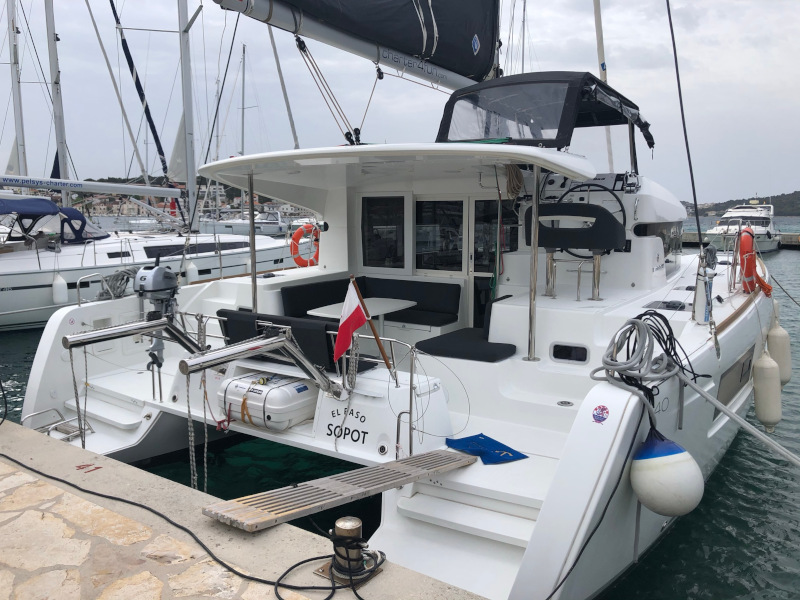Lagoon 40 — photo 1