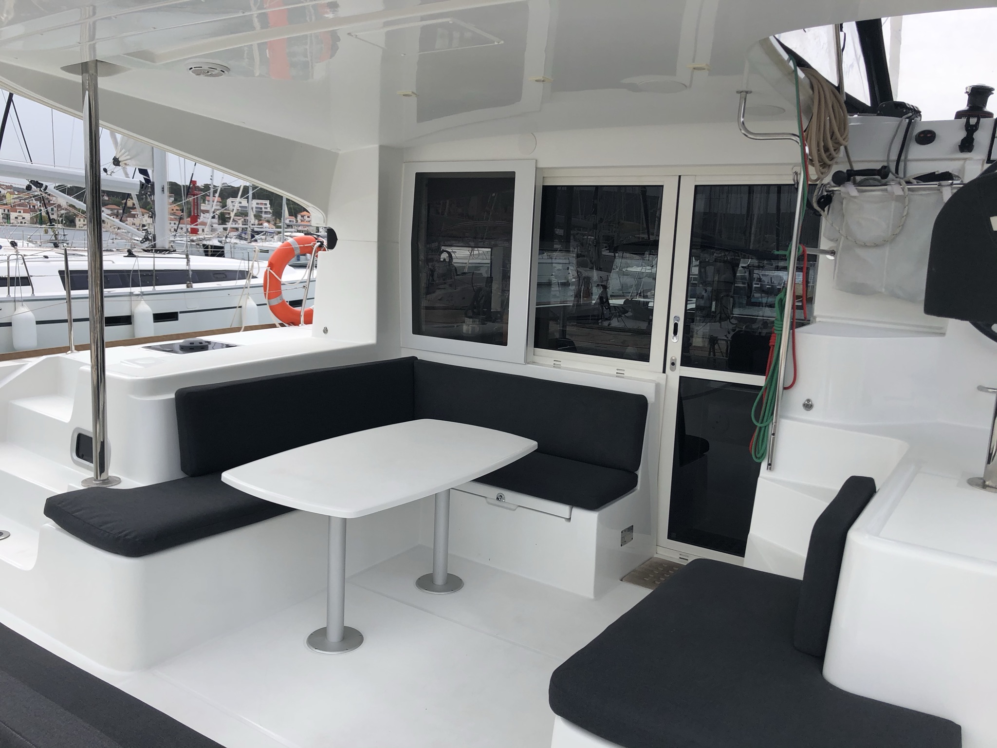 Lagoon 40 — photo 12