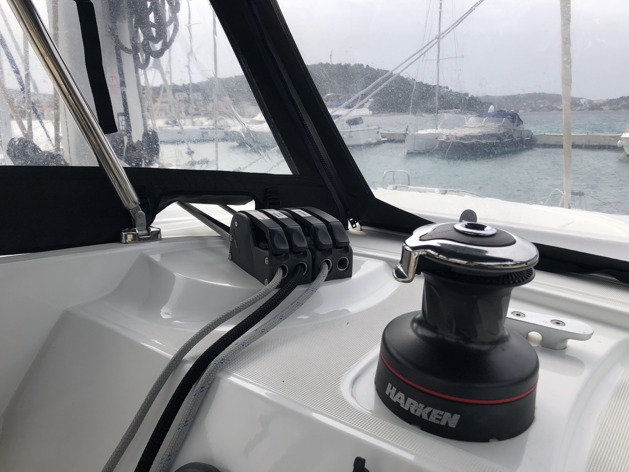 Lagoon 40 — photo 17