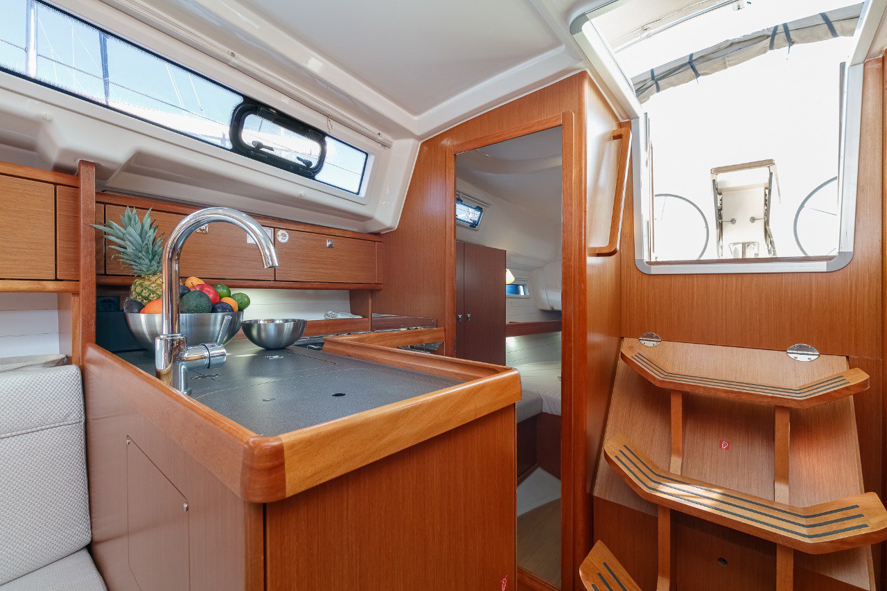 Bavaria 34 — photo 13