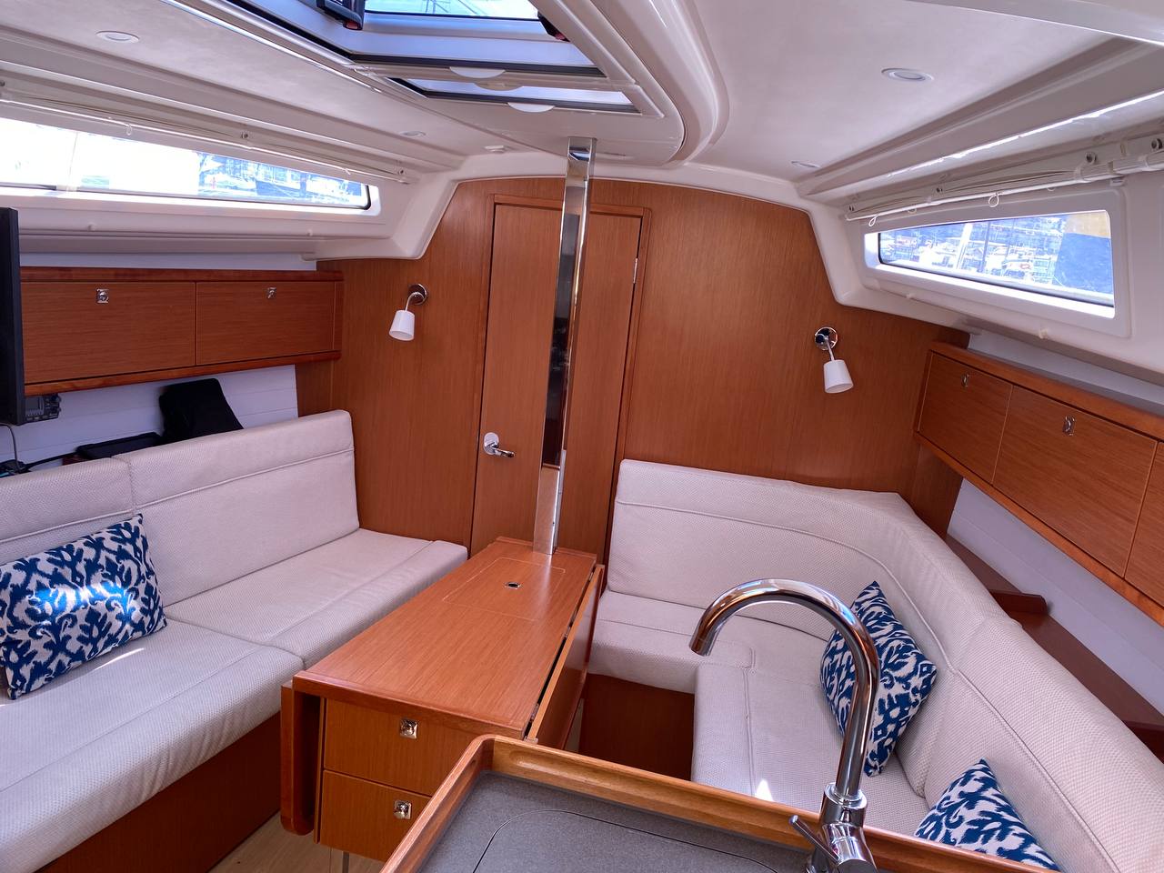Bavaria 34 — photo 8