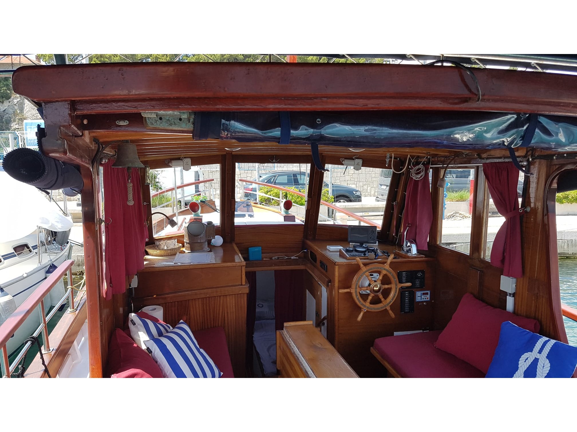 Classsic dalmatian boat — photo 7