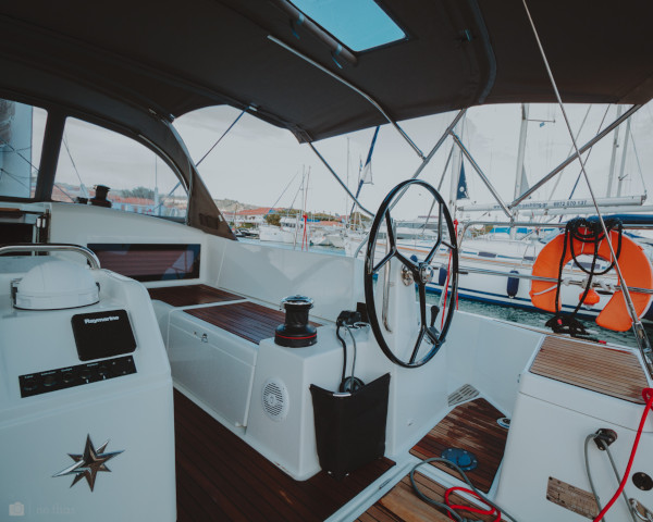 Sun Odyssey 440 — photo 8