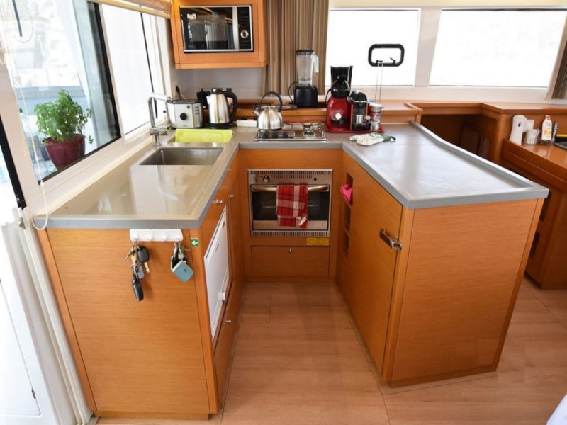 Lagoon 450 Flybridge — photo 16