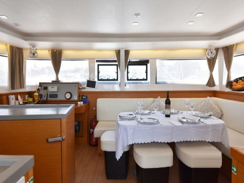 Lagoon 450 Flybridge — photo 38