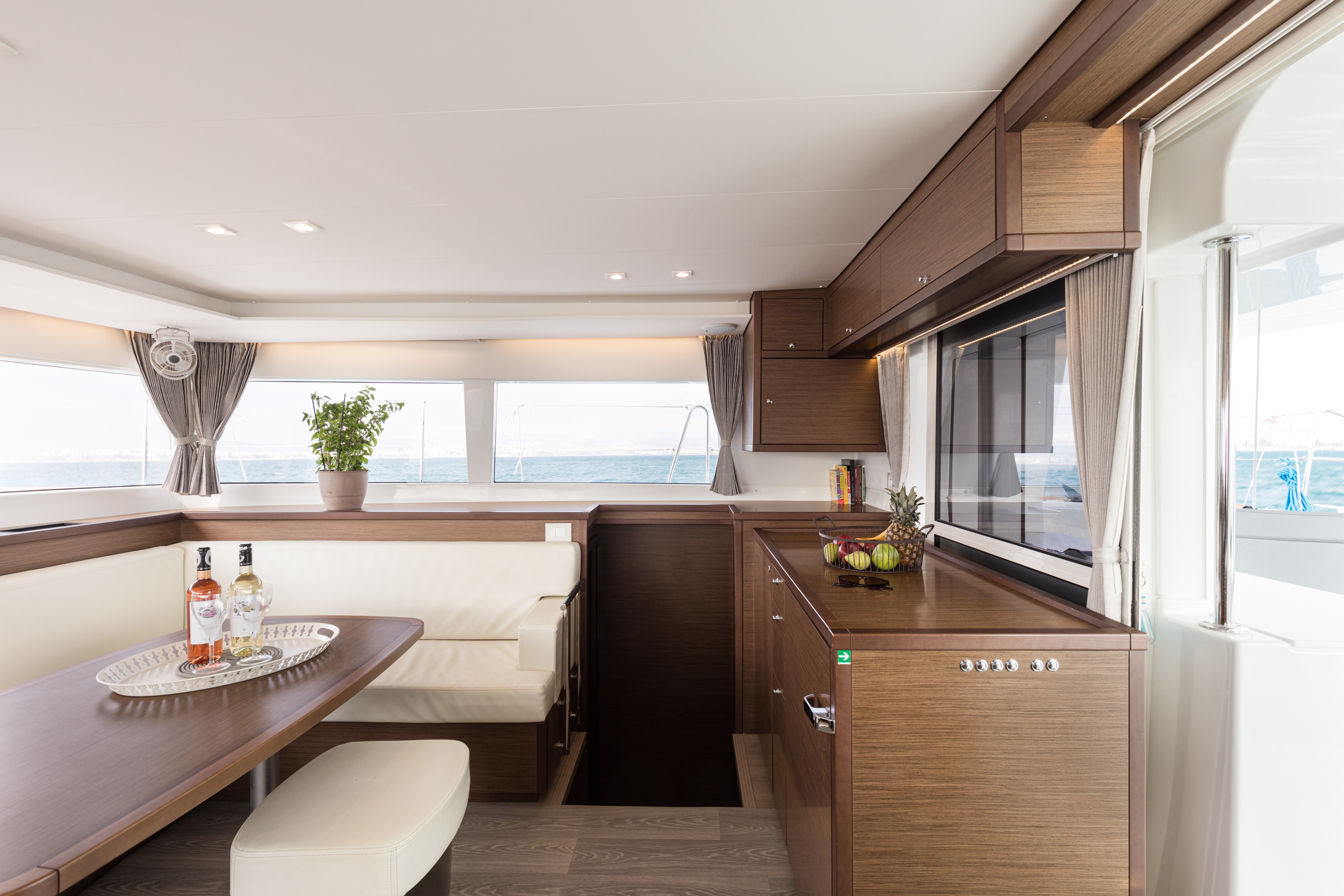 Lagoon 450 Flybridge — photo 12
