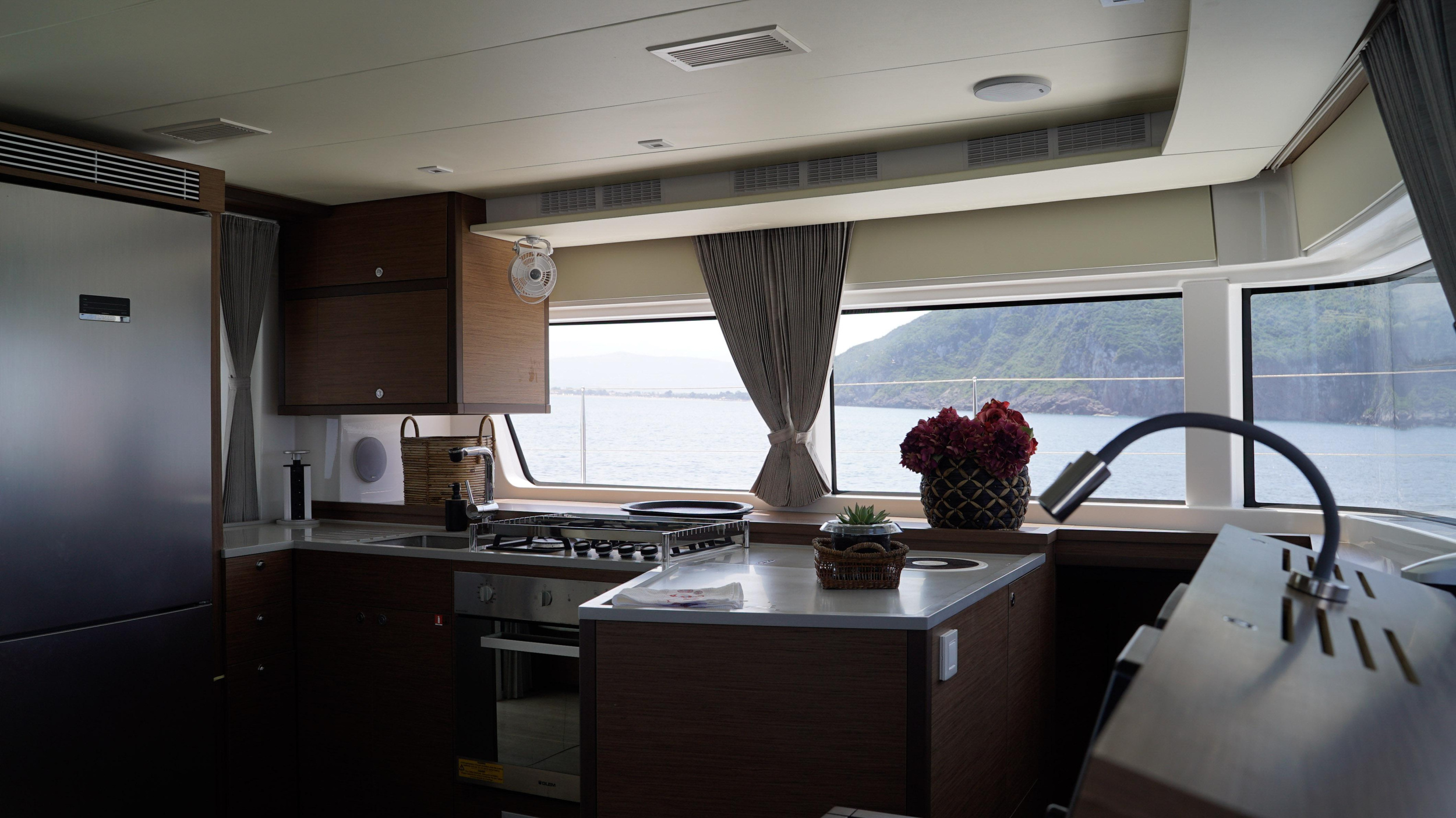Lagoon 52 — photo 3
