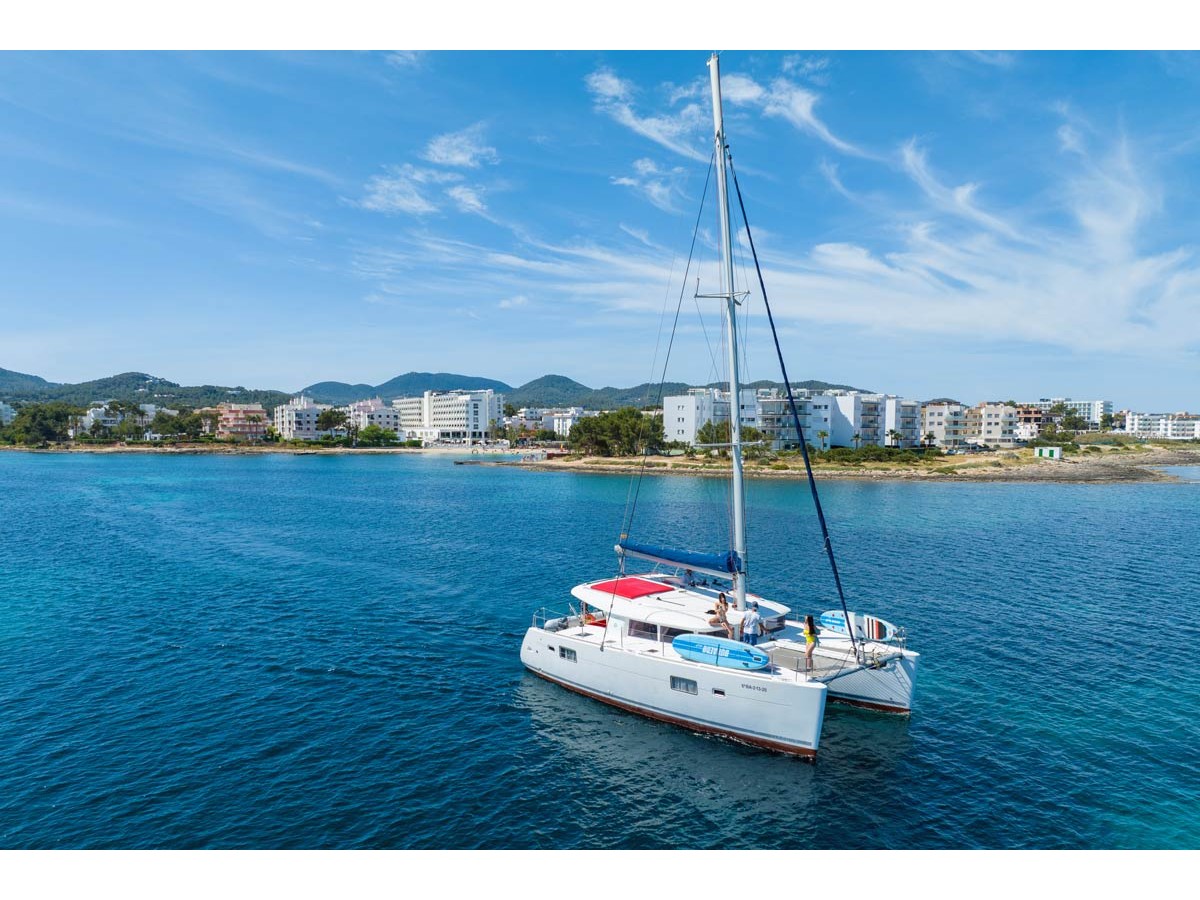 Lagoon 400 — photo 1