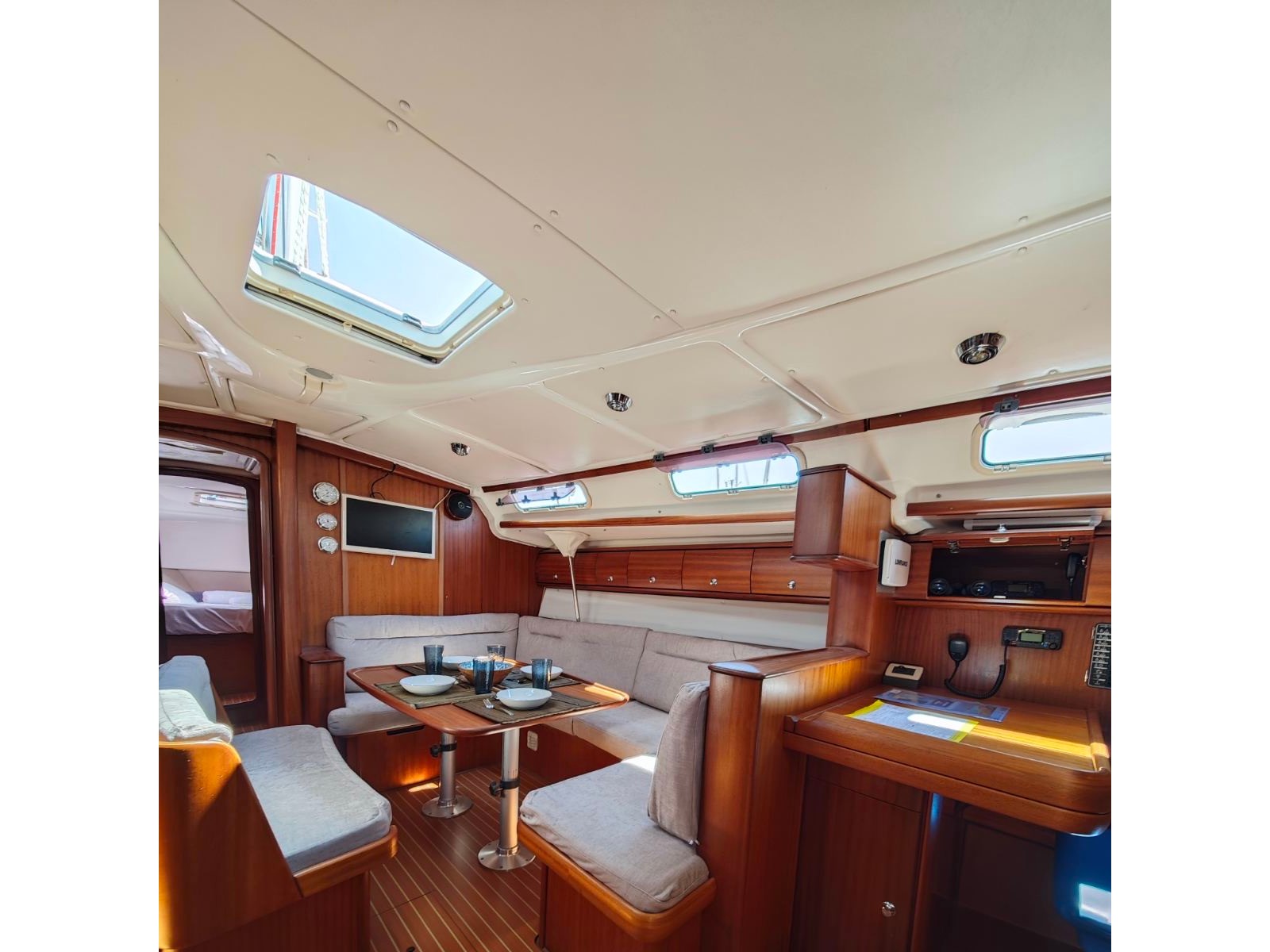 Bavaria 44 — photo 14
