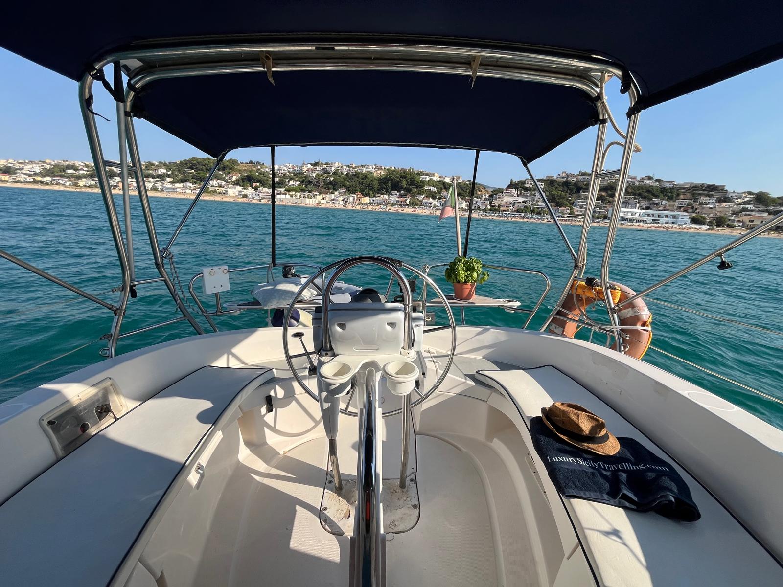Hunter 320 — photo 1