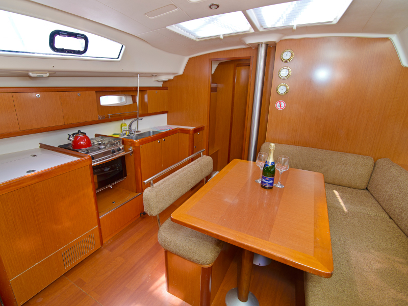 Beneteau Oceanis 43 — photo 14