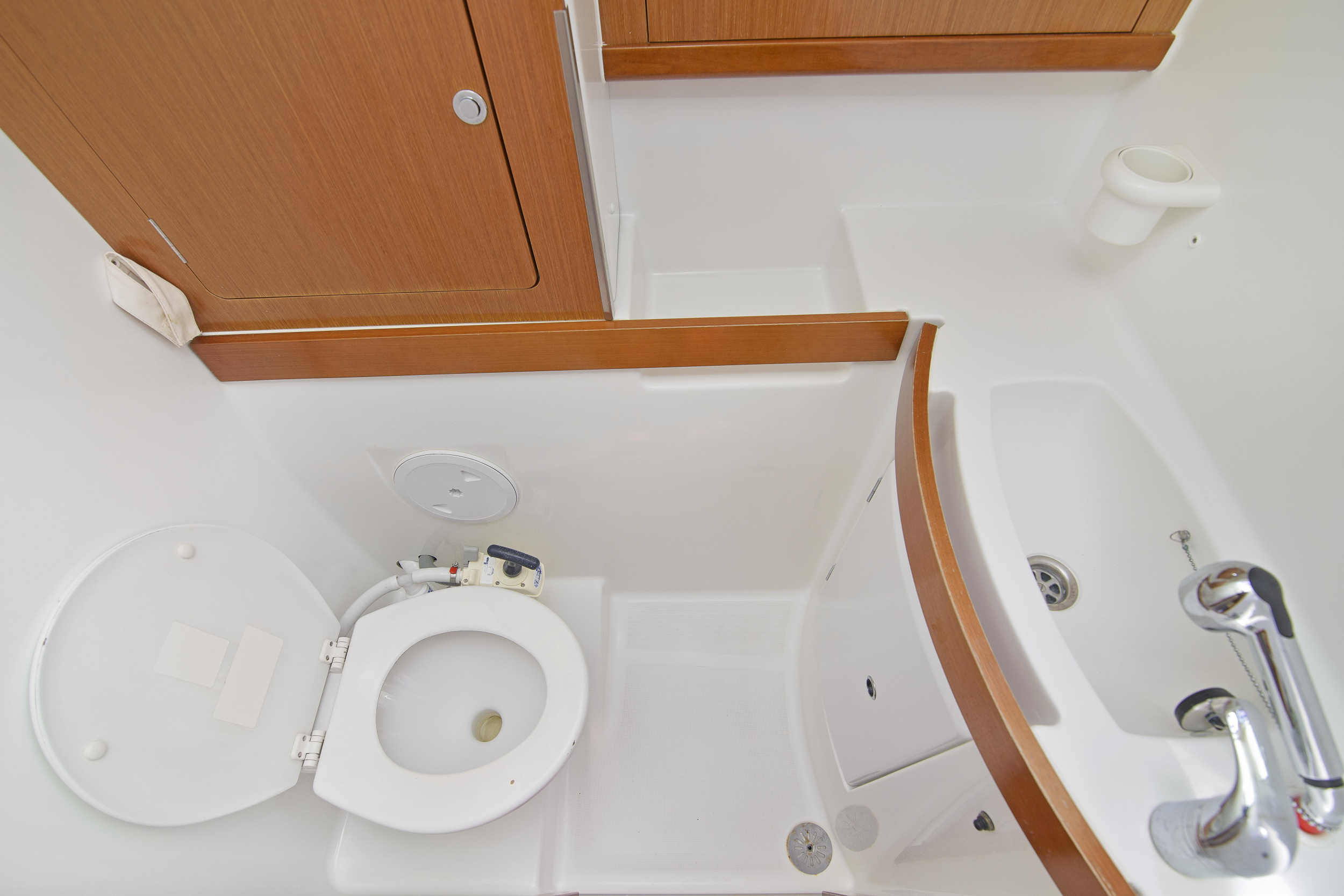 Beneteau Oceanis 43 — photo 9