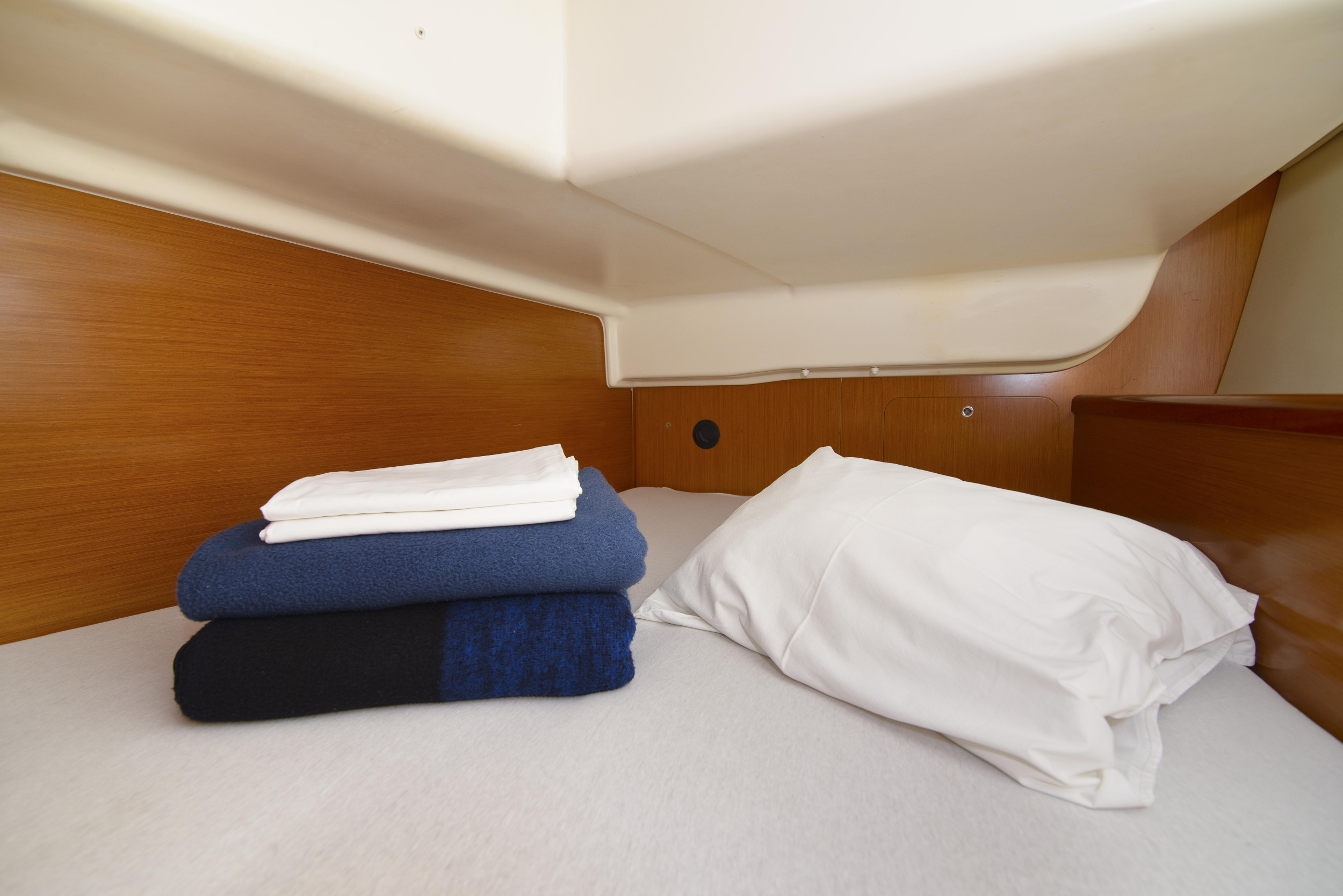Beneteau Oceanis 43 — photo 13