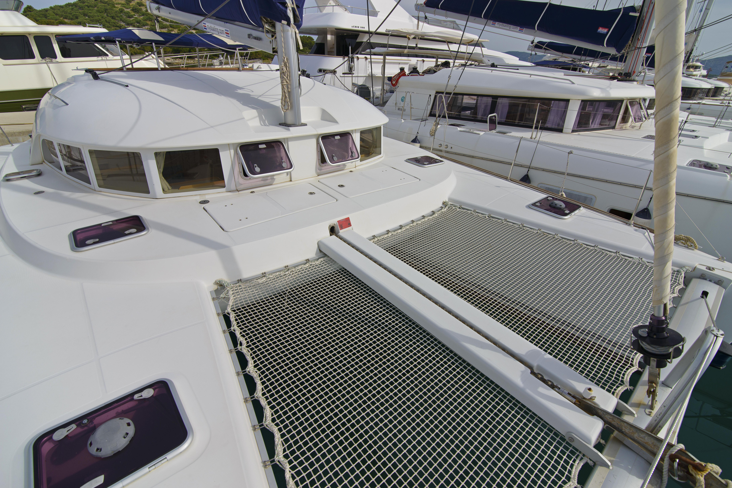 Lagoon 380 — photo 5