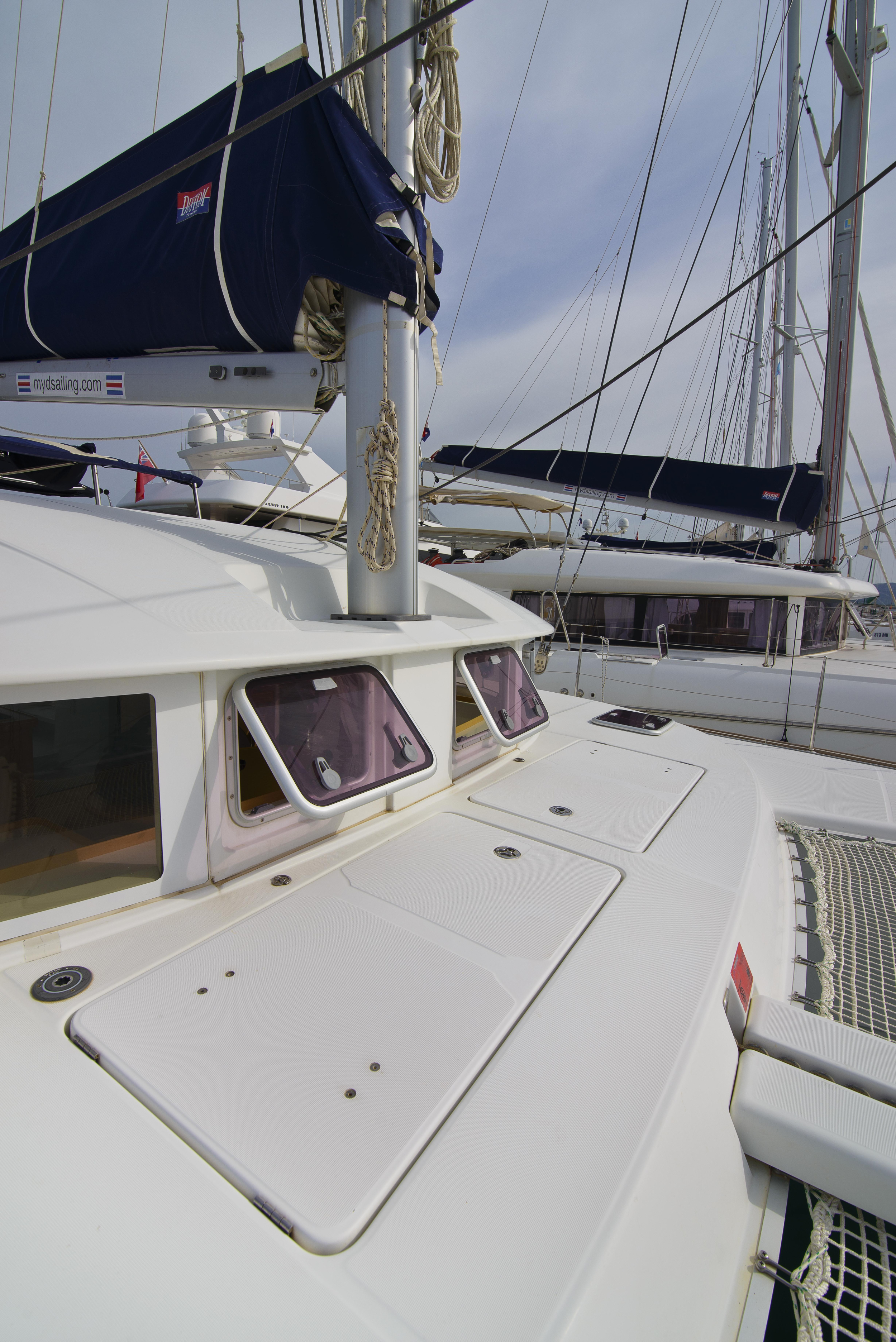 Lagoon 380 — photo 12