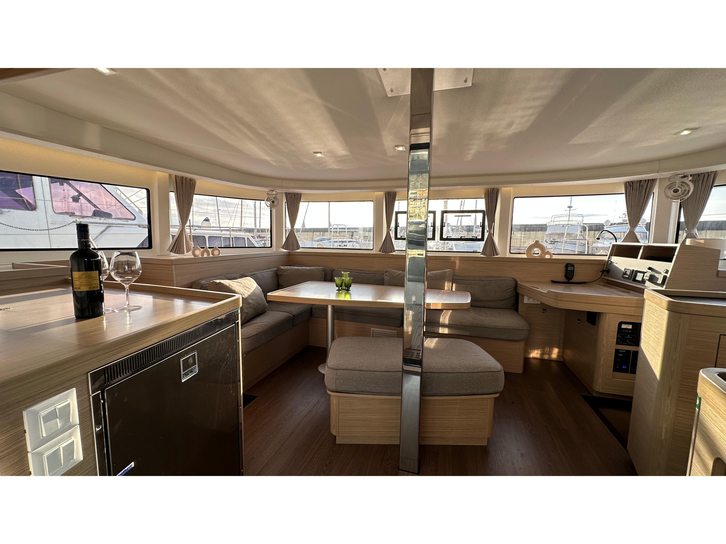 Lagoon 42 — photo 15
