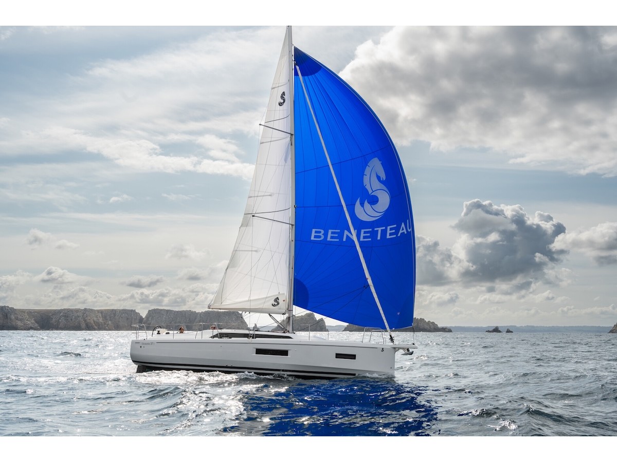 Oceanis 37.1 — photo 1