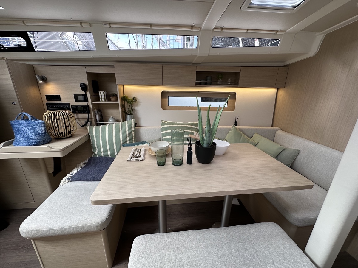 Oceanis 37.1 — photo 2