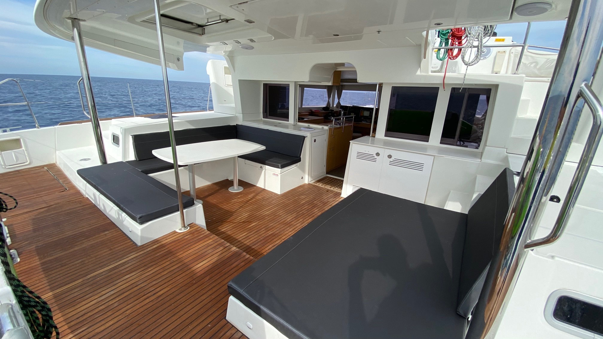 Lagoon 450 Flybridge — photo 3