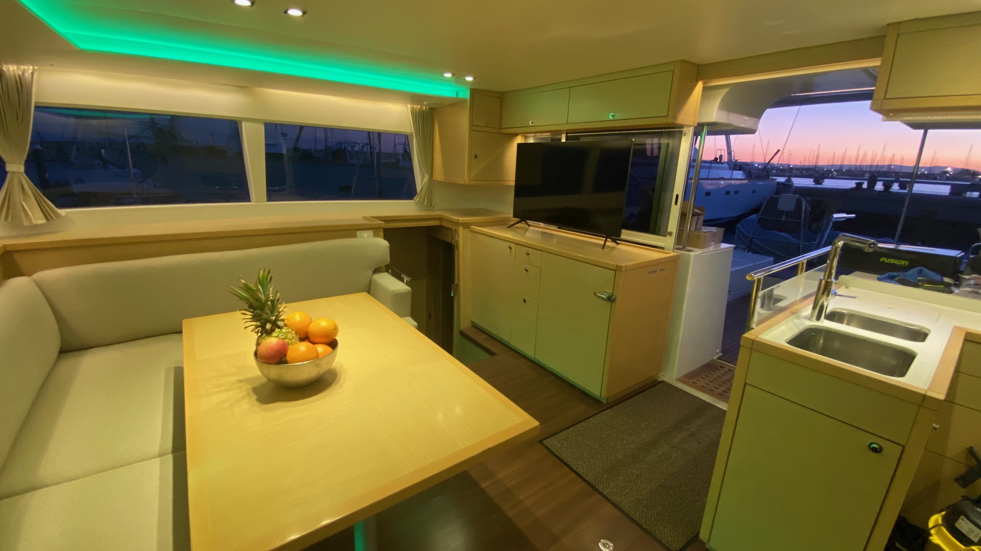 Lagoon 450 Flybridge — photo 12