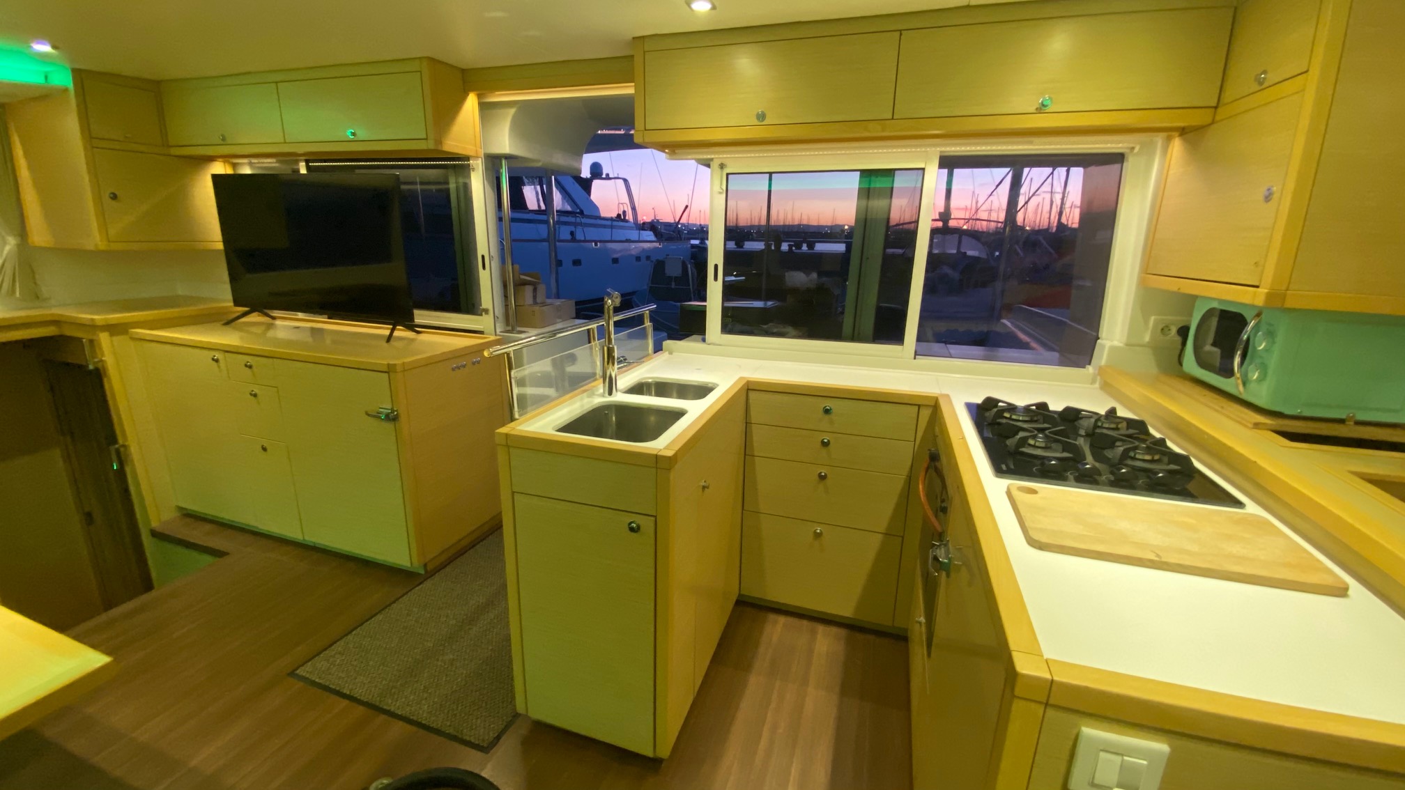 Lagoon 450 Flybridge — photo 16
