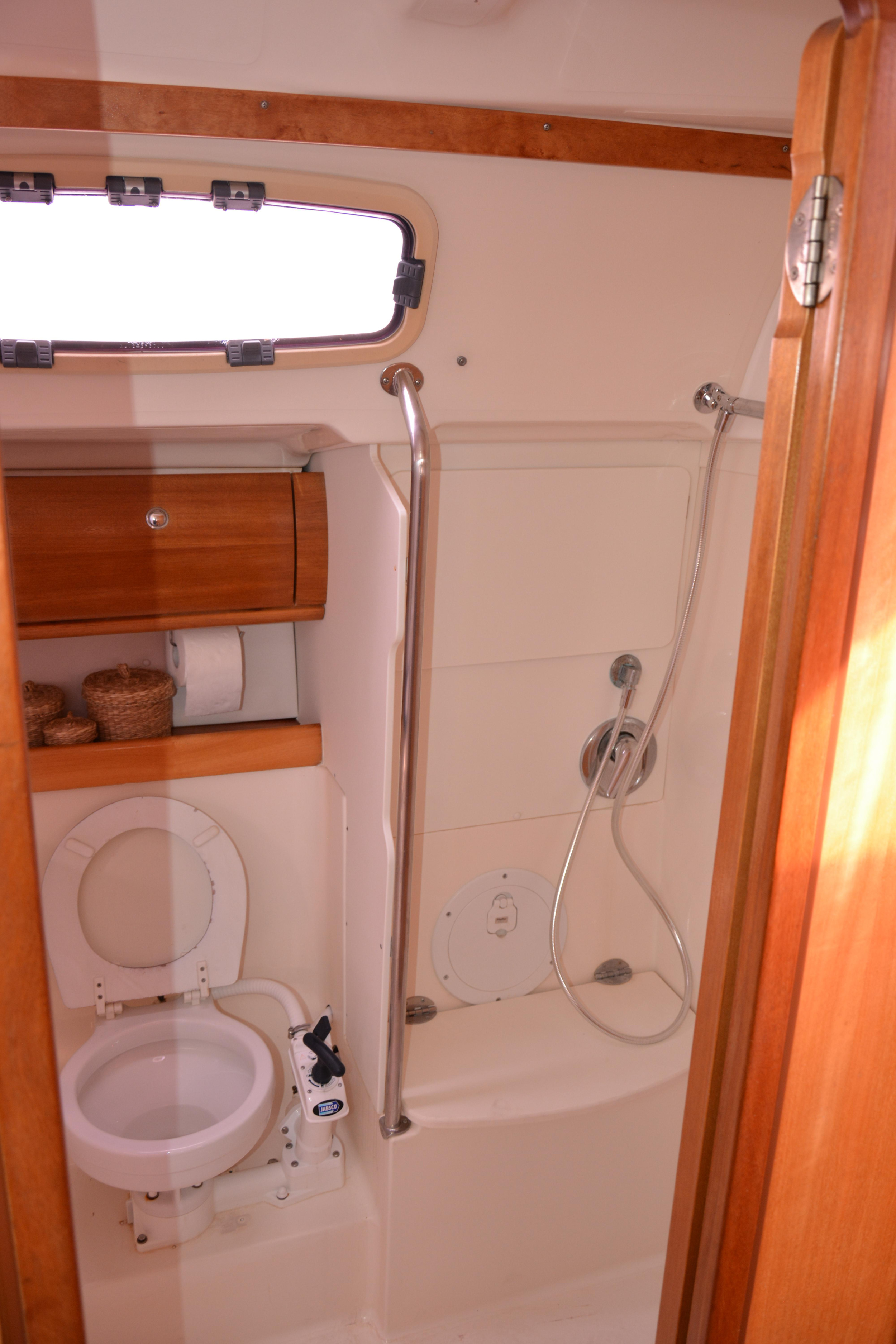 Bavaria 46 — photo 4