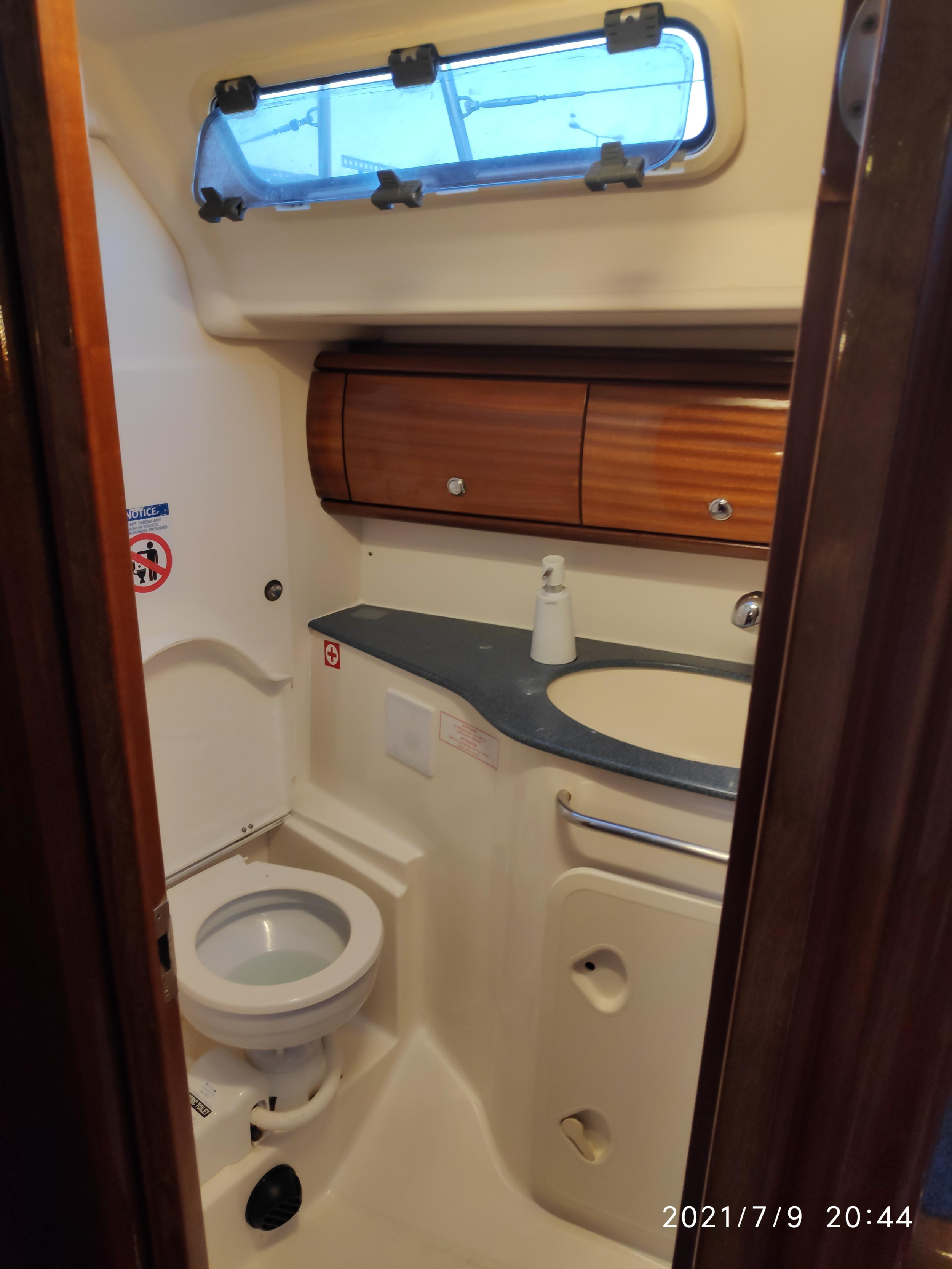 Bavaria 44 — photo 6