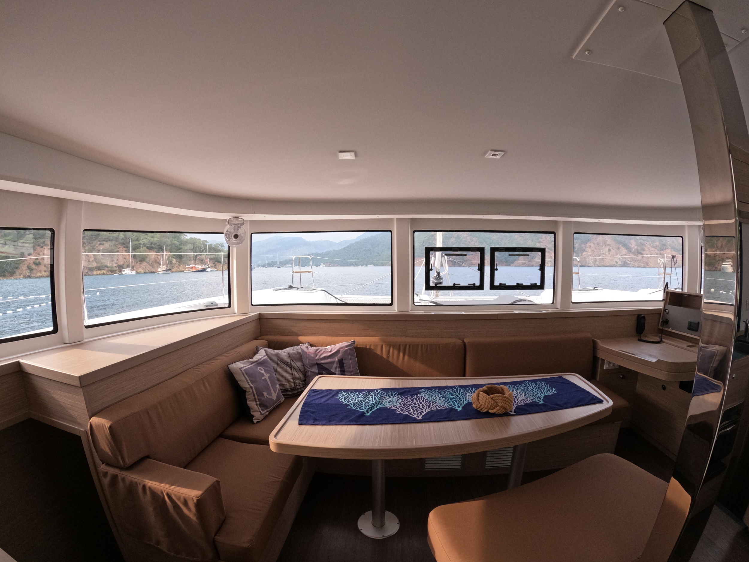 Lagoon 42 — photo 2