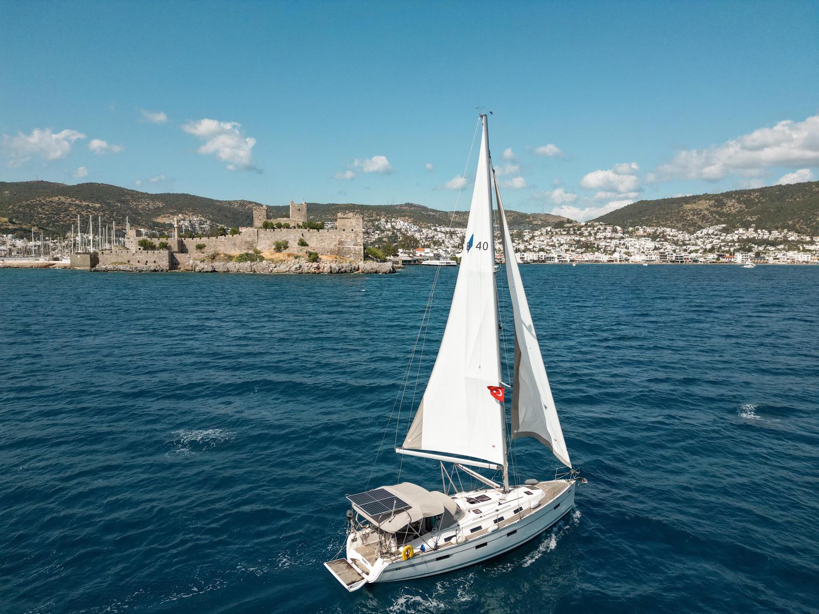 Bavaria Cruiser 40 — photo 18