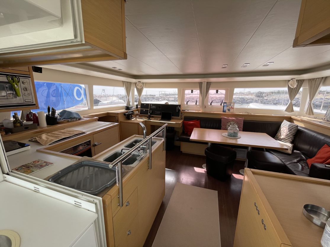 Lagoon 450 Flybridge — photo 19