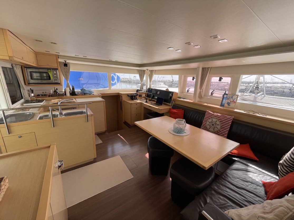Lagoon 450 Flybridge — photo 30