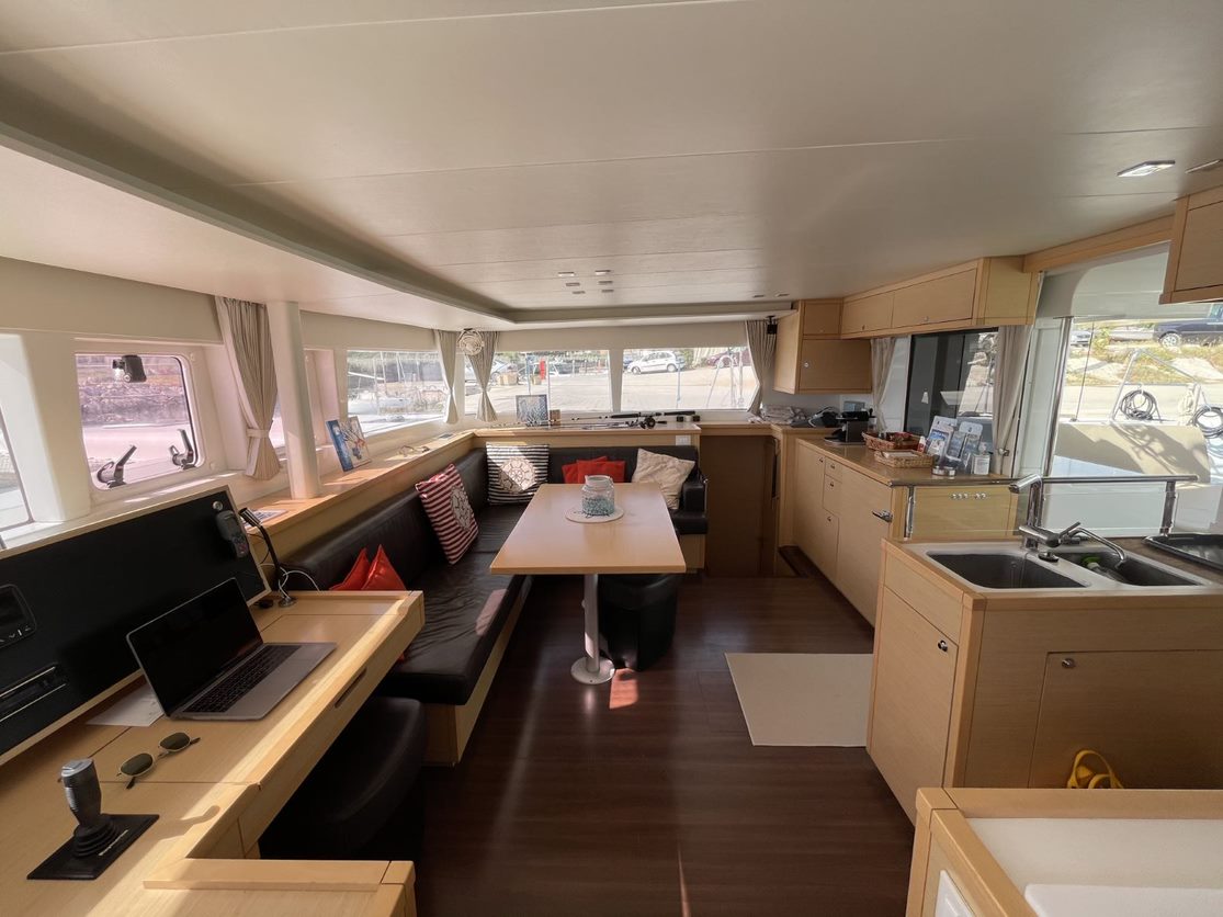 Lagoon 450 Flybridge — photo 2