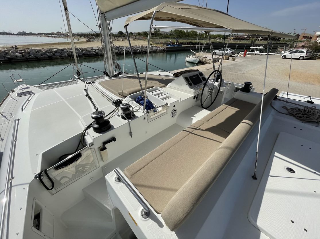 Lagoon 450 Flybridge — photo 40