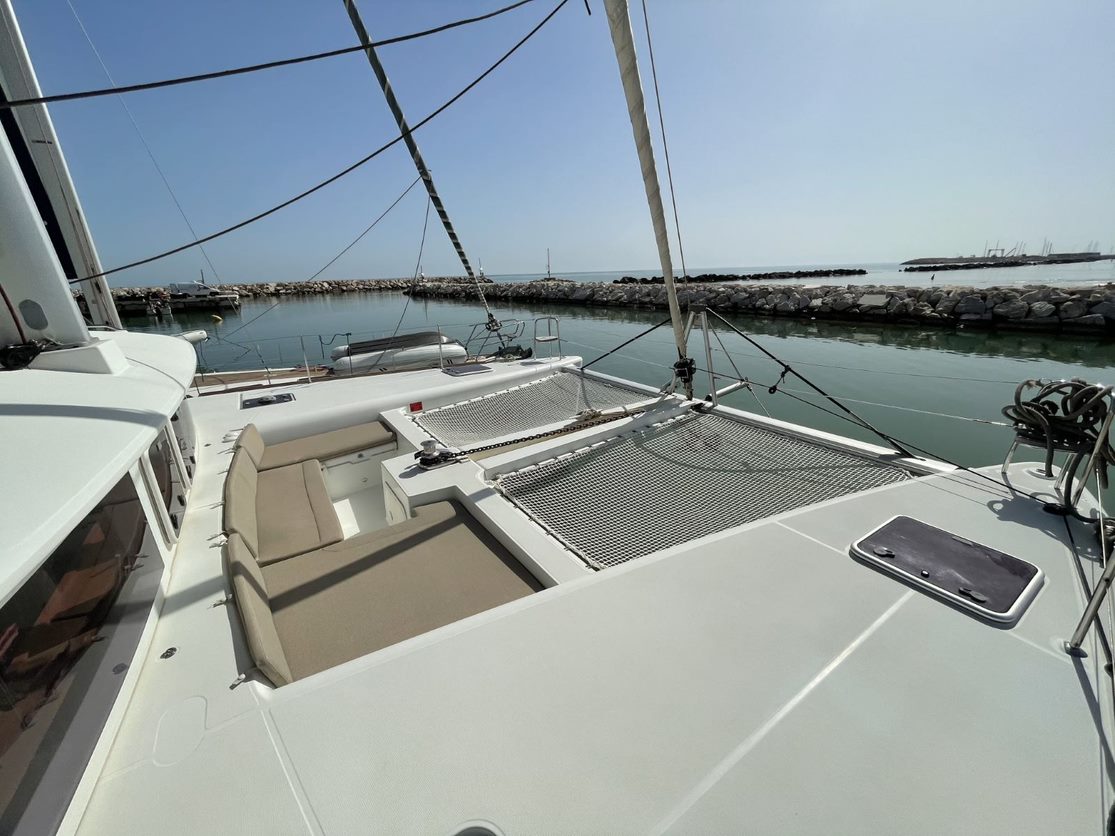 Lagoon 450 Flybridge — photo 37