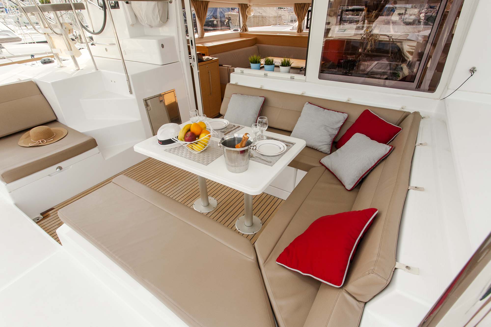 Lagoon 400 S2 — photo 9