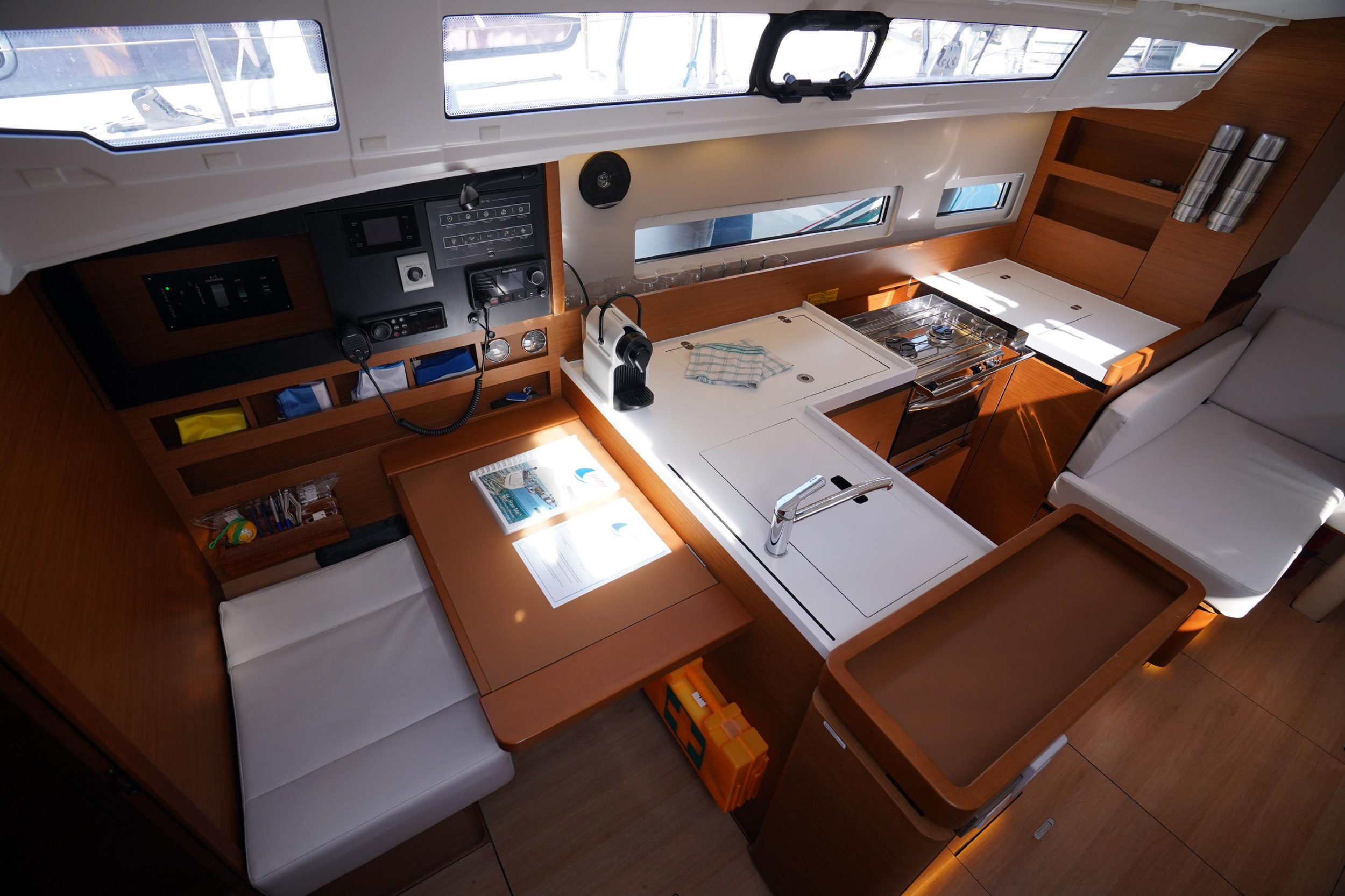 Sun Odyssey 410 — photo 10