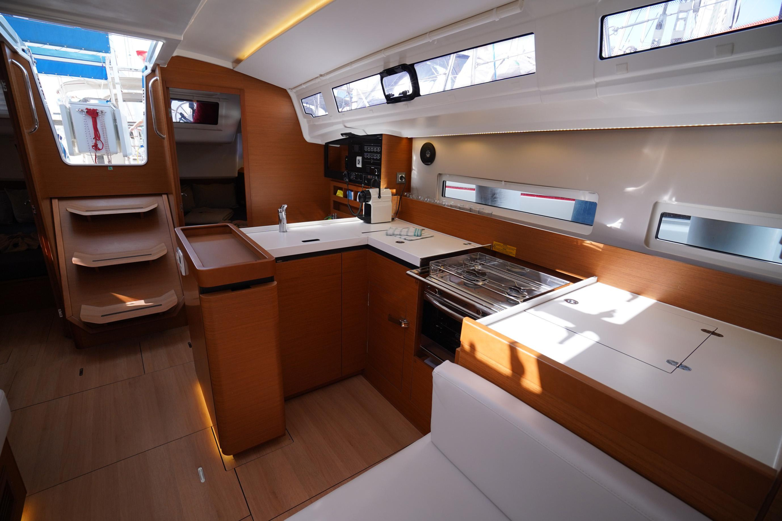 Sun Odyssey 410 — photo 2