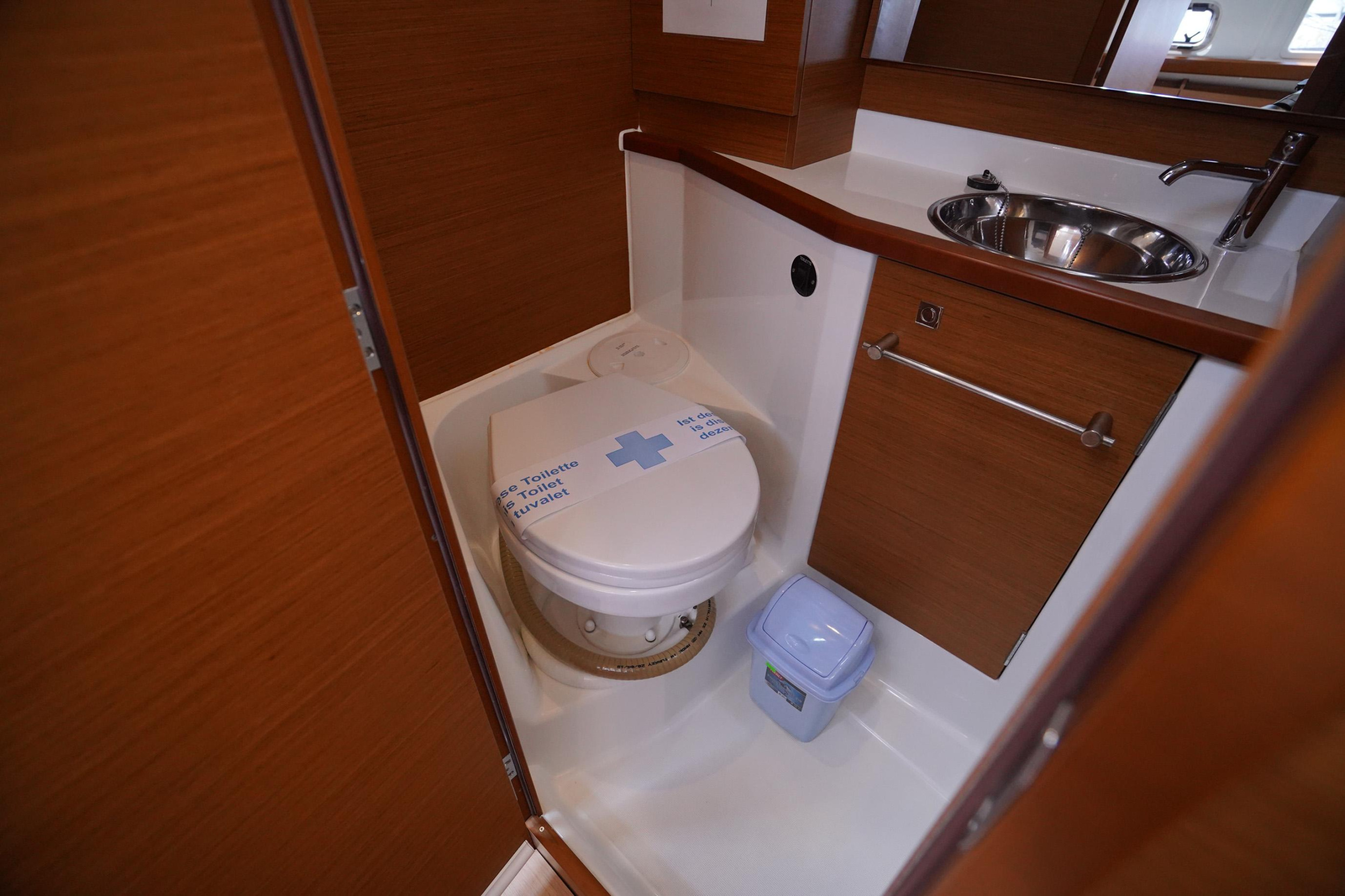 Sun Odyssey 389 — photo 11