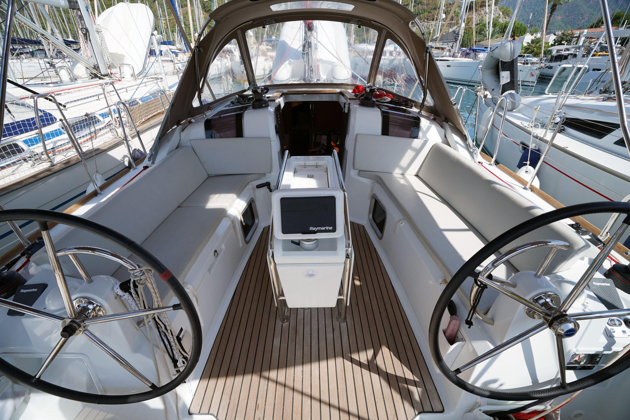 Sun Odyssey 389 — photo 18