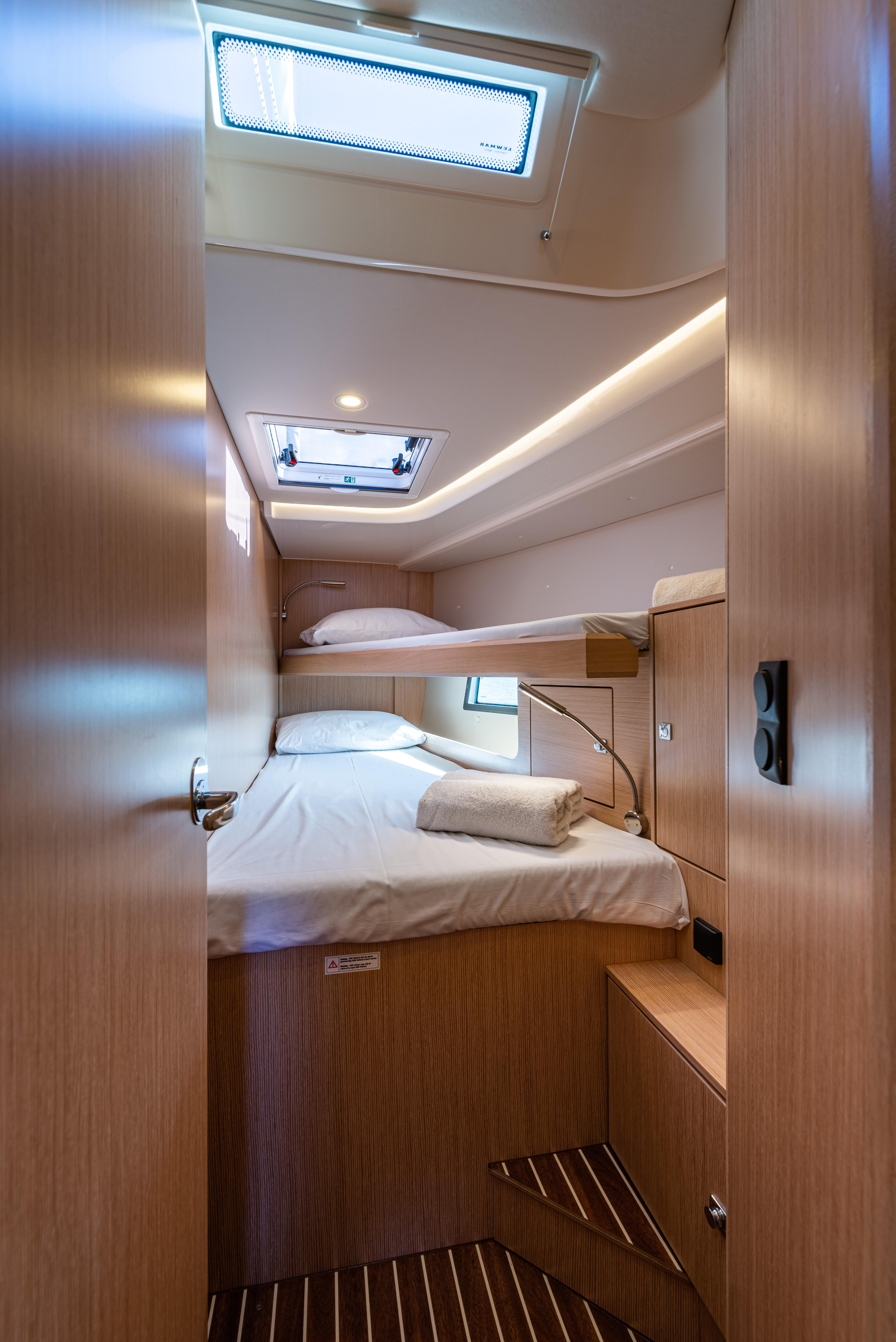 Bavaria C45 — photo 17