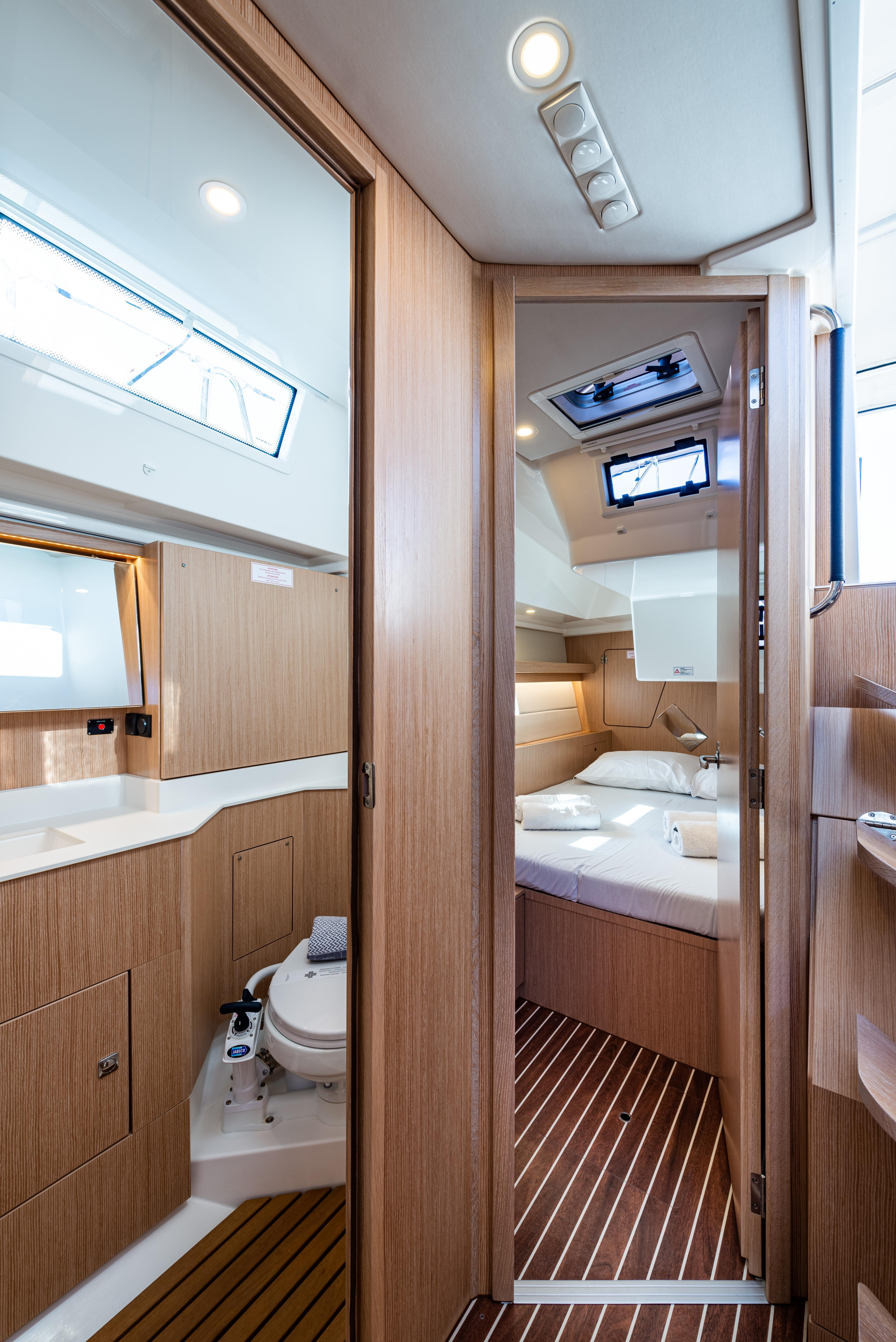 Bavaria C45 — photo 29