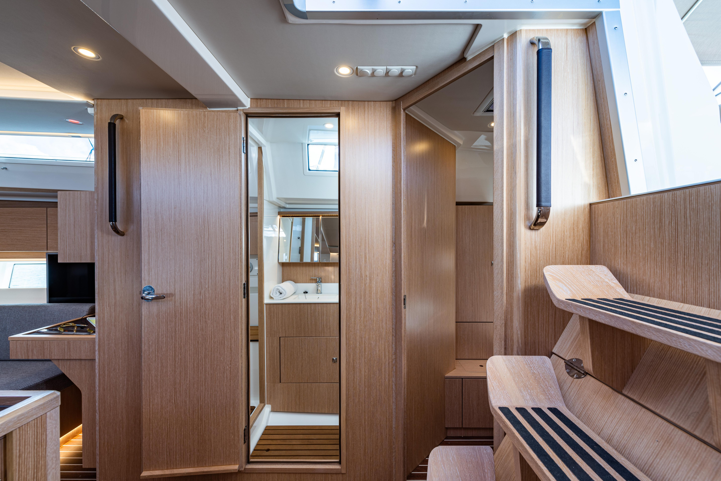 Bavaria C45 — photo 19