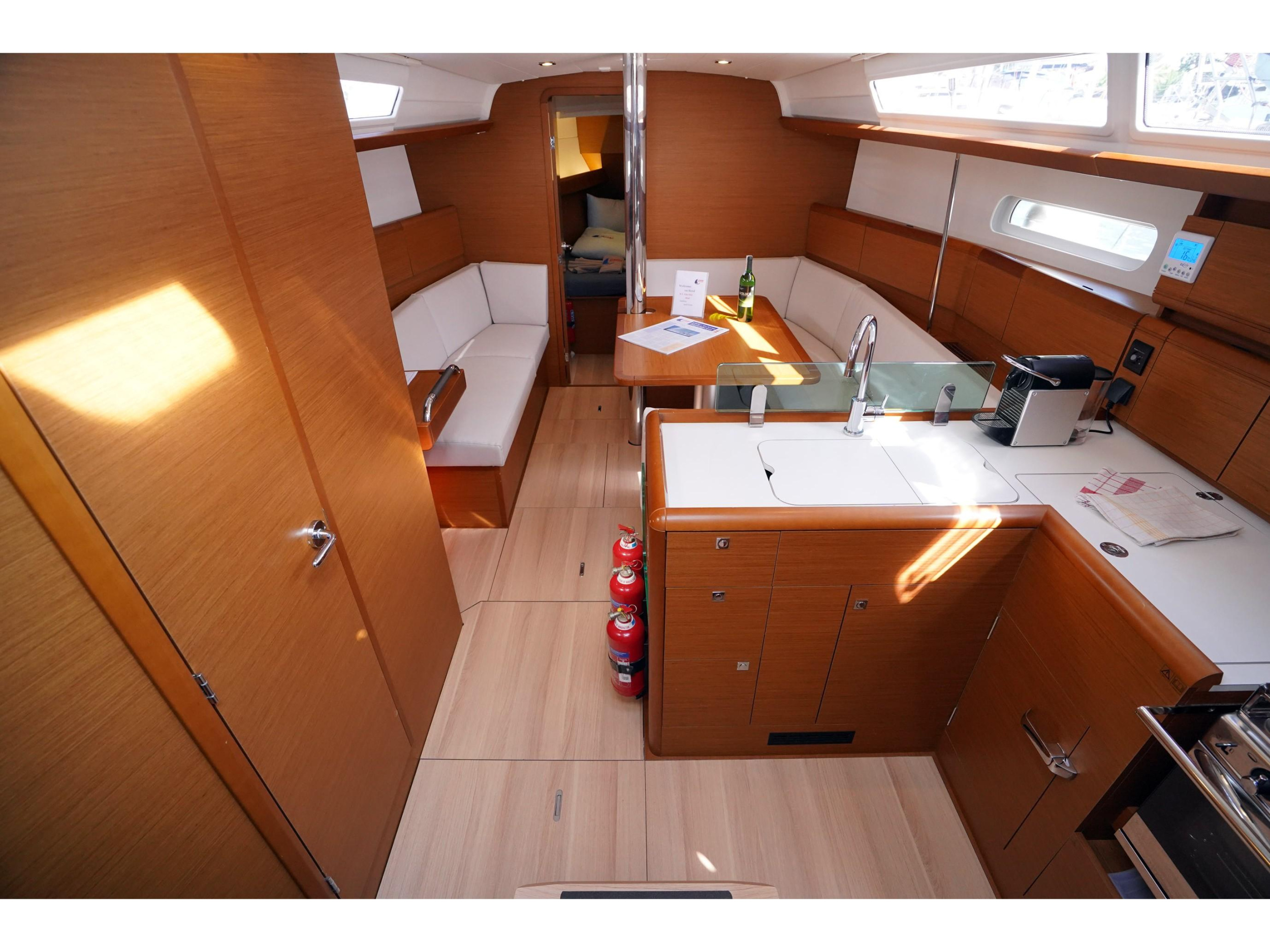Sun Odyssey 389 — photo 17