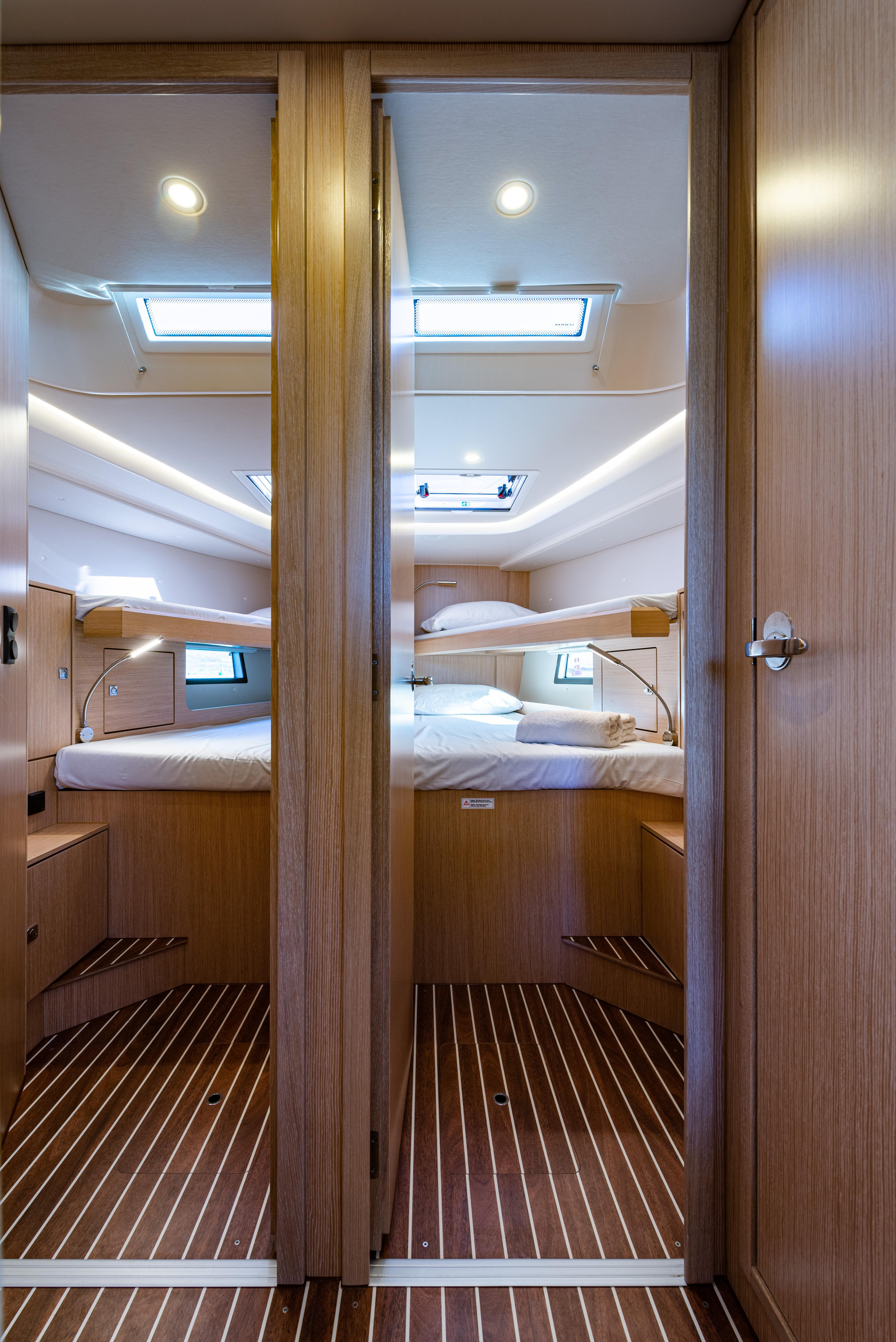 Bavaria C45 — photo 12