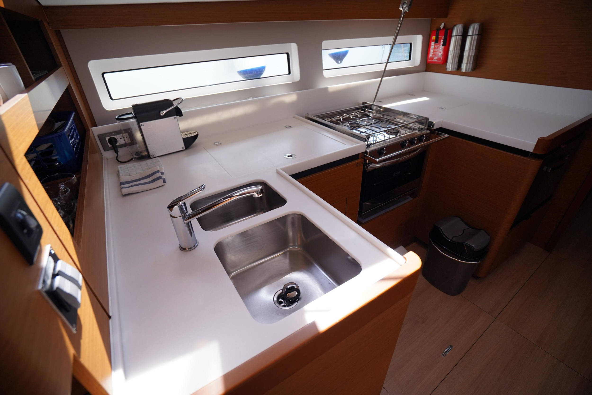 Sun Odyssey 490 — photo 16